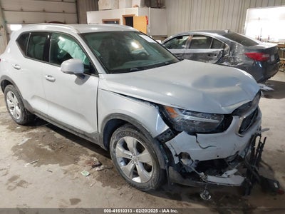 VOLVO XC40 2022