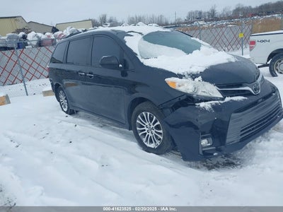 TOYOTA SIENNA 2019