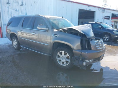 CADILLAC ESCALADE ESV 2011