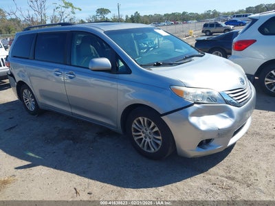 TOYOTA SIENNA 2015