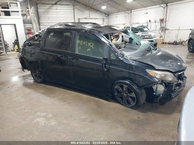TOYOTA SIENNA 2011