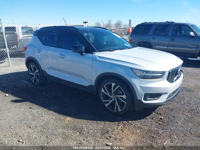 VOLVO XC40 2022