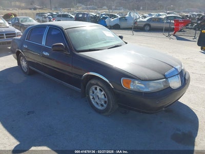 LINCOLN TOWN CAR 2001