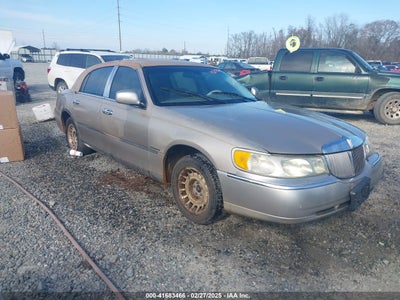LINCOLN TOWN CAR 2001