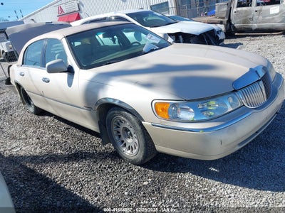 LINCOLN TOWN CAR 2000