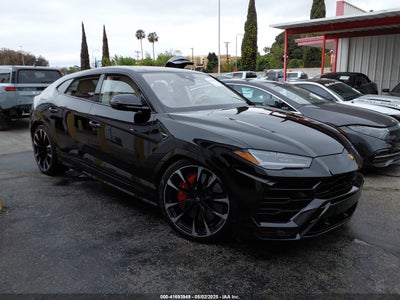 LAMBORGHINI URUS 2021