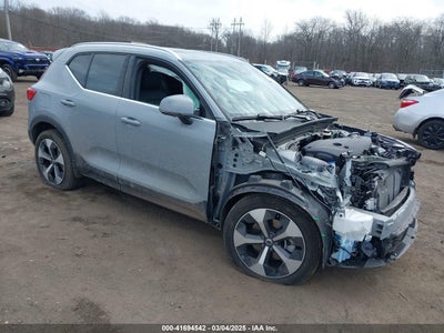VOLVO XC40 2024