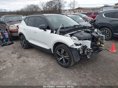 VOLVO XC40 2019