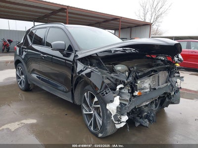 VOLVO XC40 2021