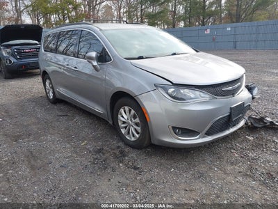CHRYSLER PACIFICA 2017