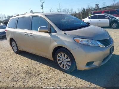 TOYOTA SIENNA 2011