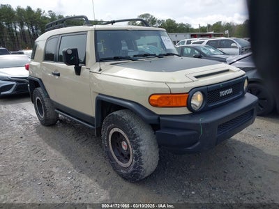 TOYOTA FJ CRUISER 2010