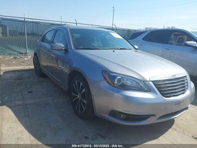 CHRYSLER 200 2013