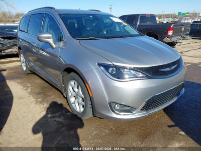 CHRYSLER PACIFICA 2017