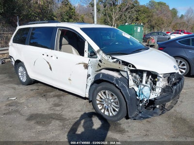 TOYOTA SIENNA 2016