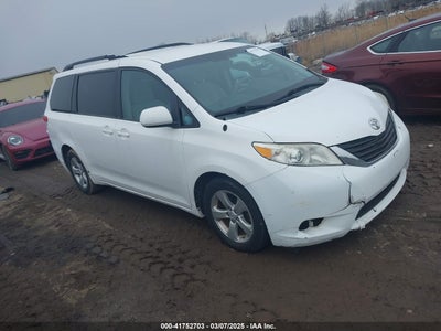 TOYOTA SIENNA 2013
