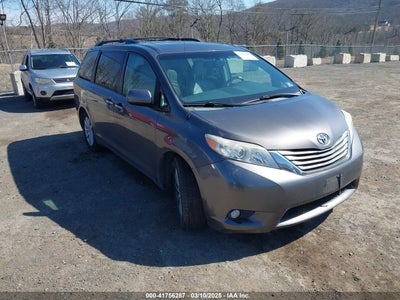 TOYOTA SIENNA 2013