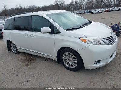 TOYOTA SIENNA 2017
