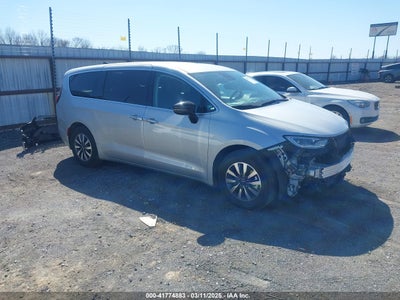 CHRYSLER PACIFICA HYBRID 2024