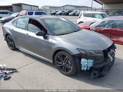 TOYOTA CAMRY 2025