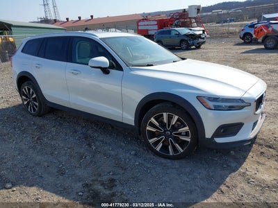 VOLVO V60 CROSS COUNTRY 2021