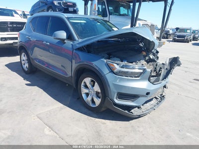 VOLVO XC40 2022