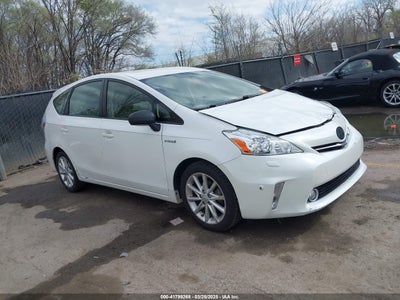 TOYOTA PRIUS V 2014