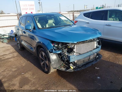 VOLVO XC40 2023