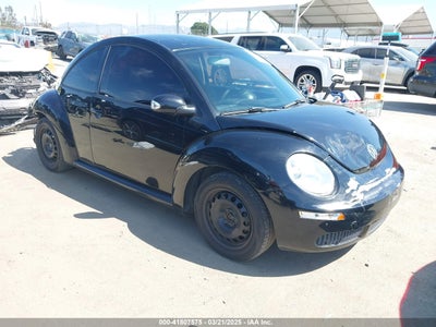 VOLKSWAGEN NEW BEETLE 2010