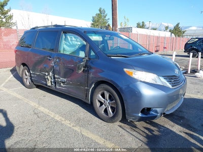 TOYOTA SIENNA 2015