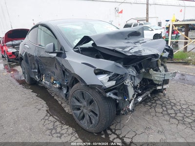 TESLA MODEL Y 2024