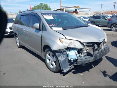 TOYOTA SIENNA 2016