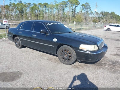 LINCOLN TOWN CAR 2010