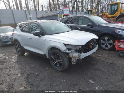 VOLVO XC40 2021