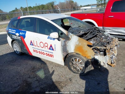 TOYOTA PRIUS V 2013