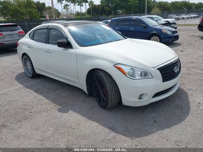 INFINITI M37 2011