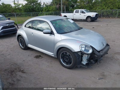 VOLKSWAGEN BEETLE 2012