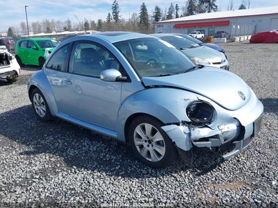 VOLKSWAGEN NEW BEETLE 2010
