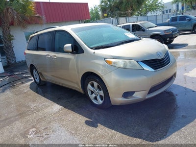 TOYOTA SIENNA 2011