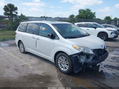 TOYOTA SIENNA 2015