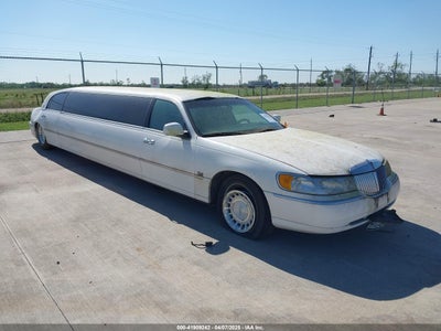 LINCOLN TOWN CAR 2001