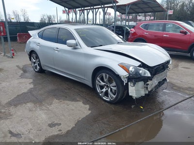 INFINITI M37 2011