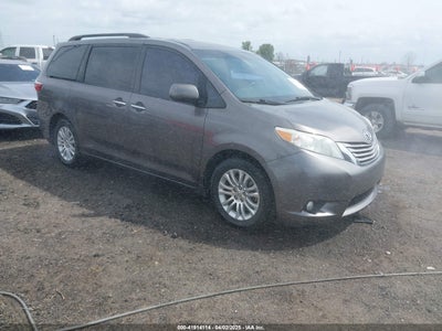 TOYOTA SIENNA 2016