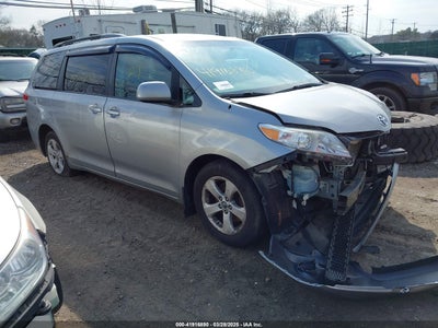 TOYOTA SIENNA 2011