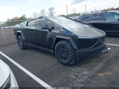 TESLA CYBERTRUCK 2024