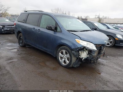 TOYOTA SIENNA 2015