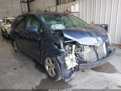 TOYOTA SIENNA LE V6 2013