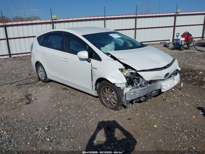 TOYOTA PRIUS V 2013
