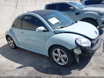 VOLKSWAGEN NEW BEETLE 2010