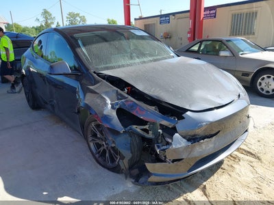 TESLA MODEL Y 2025